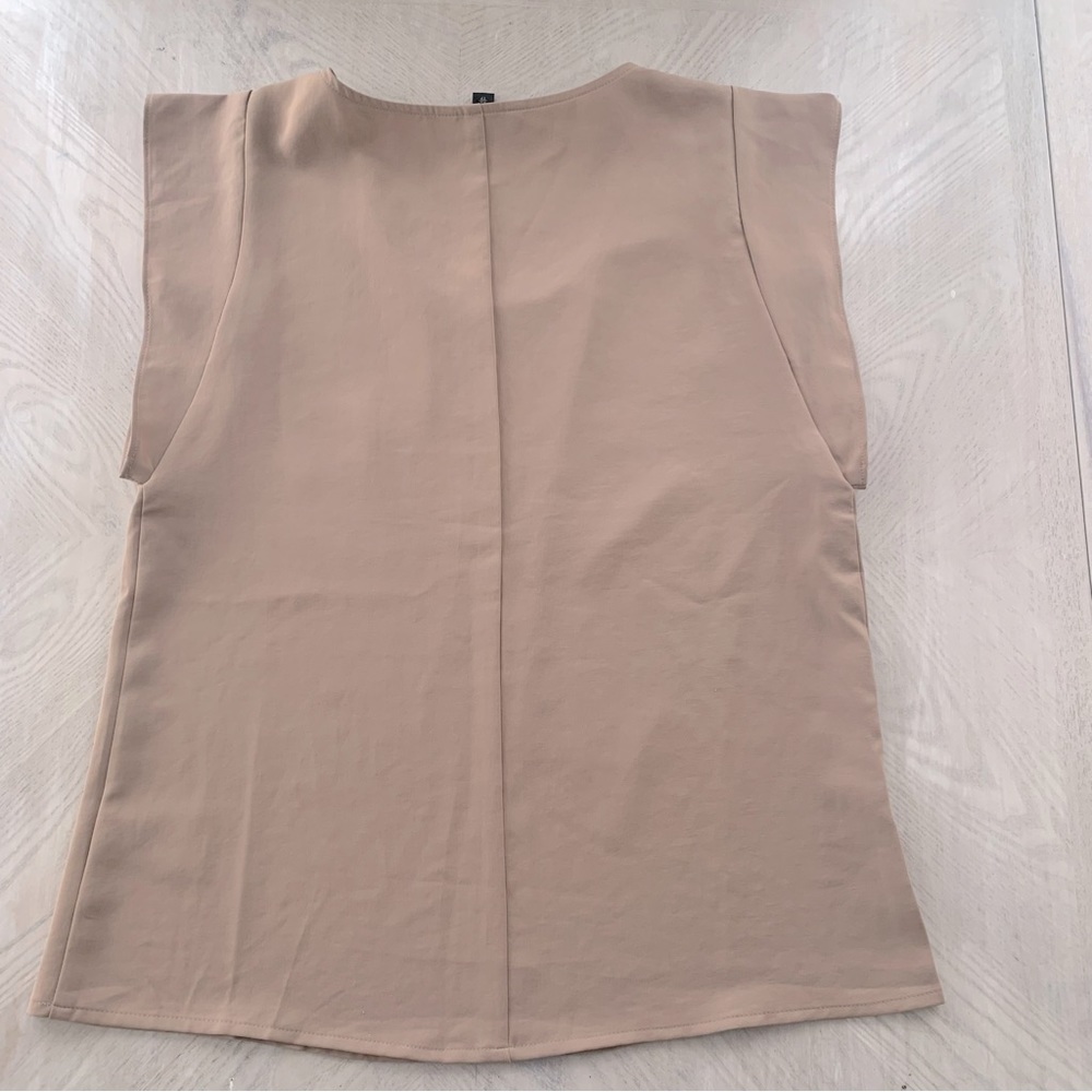 Express top perfect for the office or casual wear. Lightweight Sz XS. - Picture 4 of 6